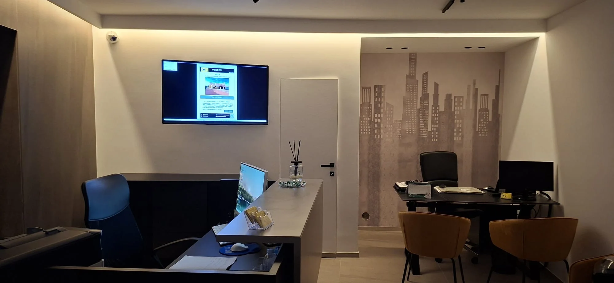 L'interno dell'agenzia